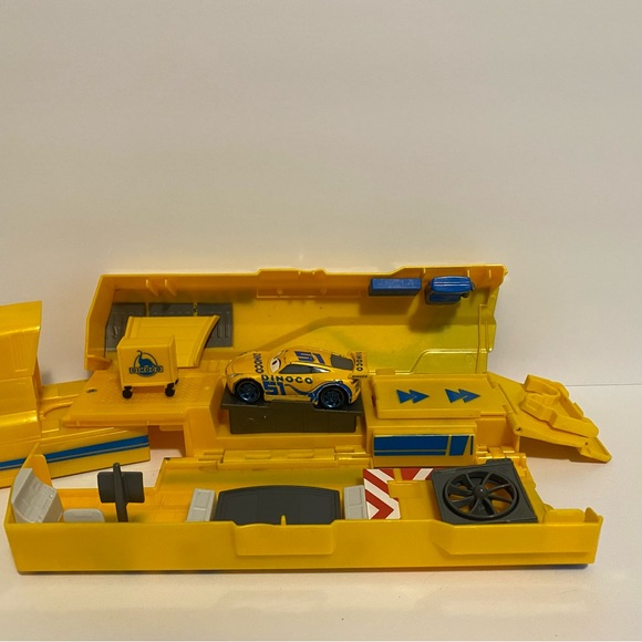 Disney Pixar Cars Cruz Ramirez Hauler Truck + Car Yellow Dinoco 51 Lot Vehicle - Picture 2 of 6